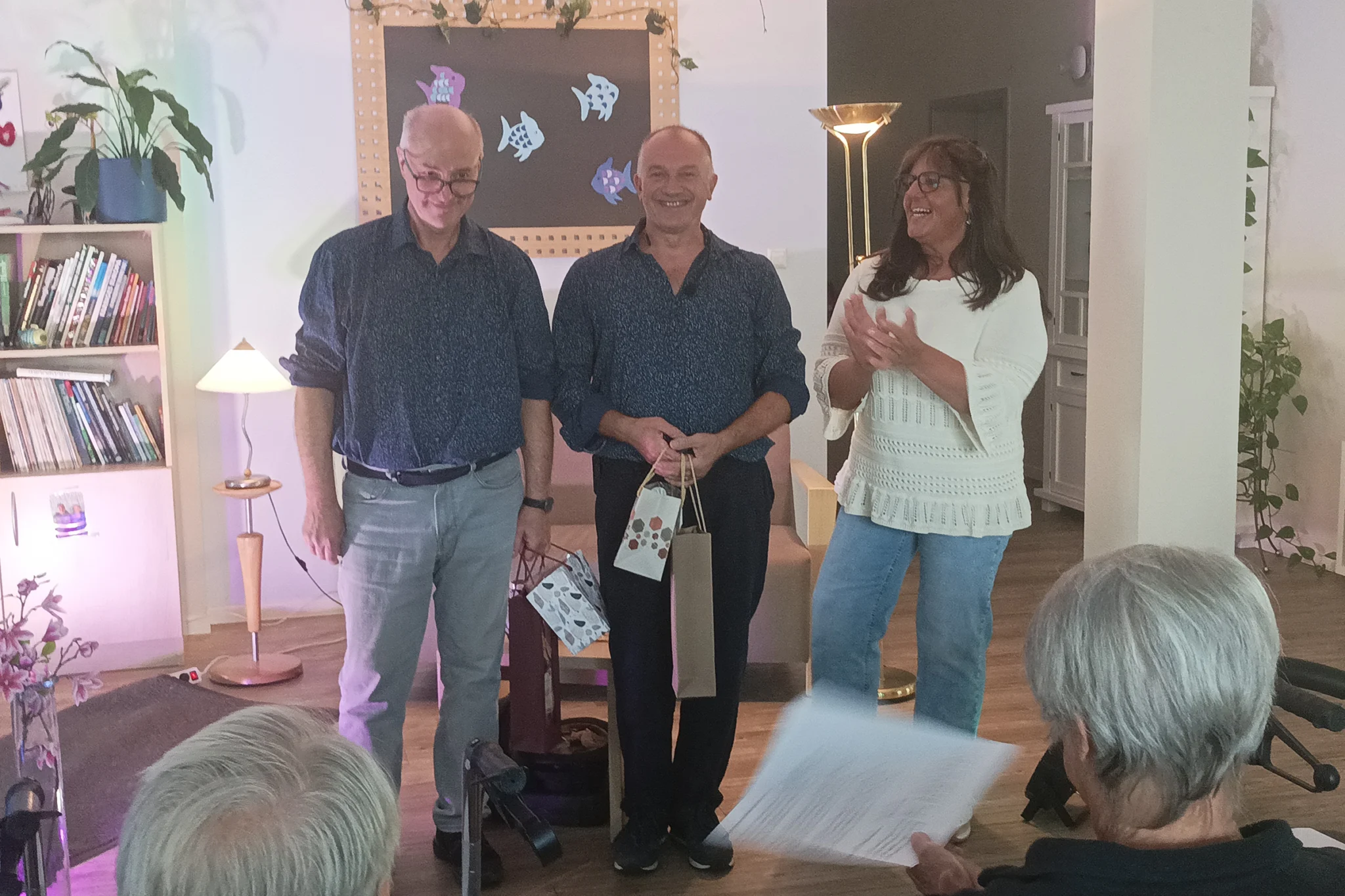 Horst Kiss und Wolfgang Weber von der Theaterwelt Goldscheuer bei ihrem Auftritt im Seniorenzentrum am Wasserturm in Kehl.