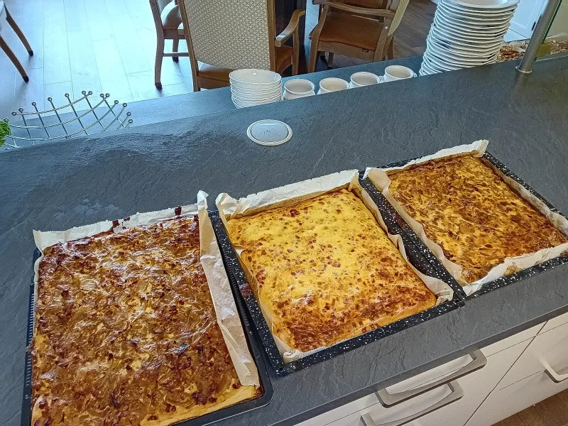 3 Blech mit Zwiebelkuchen